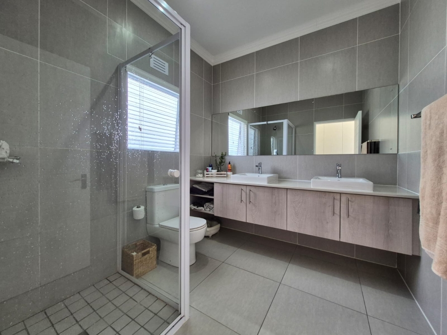 3 Bedroom Property for Sale in Sunningdale Western Cape